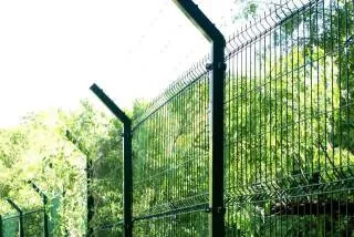 Cerramiento preparado para seguridad eléctrica perimetral